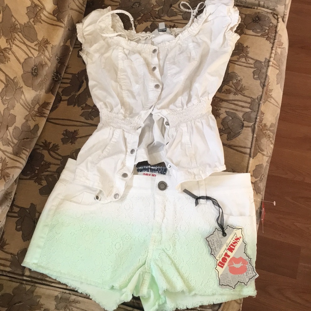 Adorable white beachy summer outfit!
